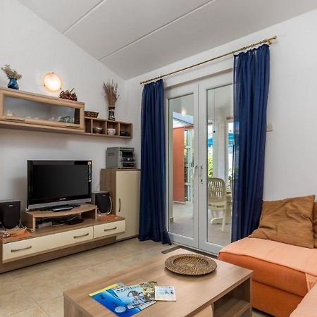 Rona Apartment Aurora Новалья Экстерьер фото